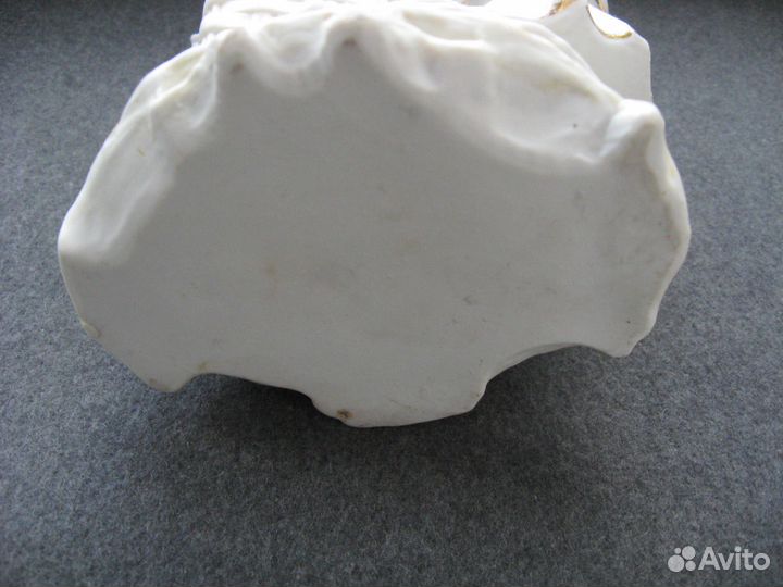 Антиквариат бисквит дама с корзинкой