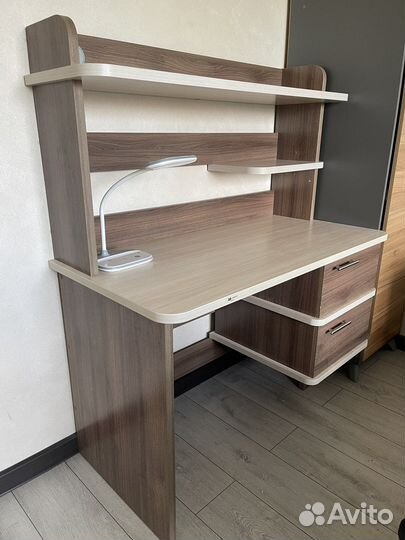 Рабочий стол для школьника