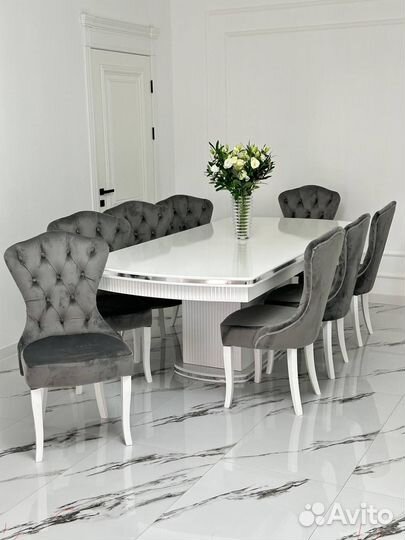 Стол и стулья новые