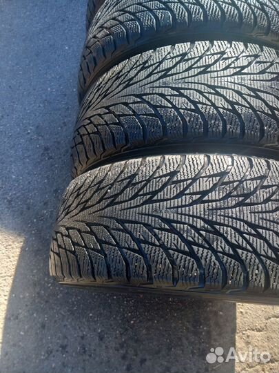 Nokian Tyres Hakkapeliitta R2 215/60 R16 99R