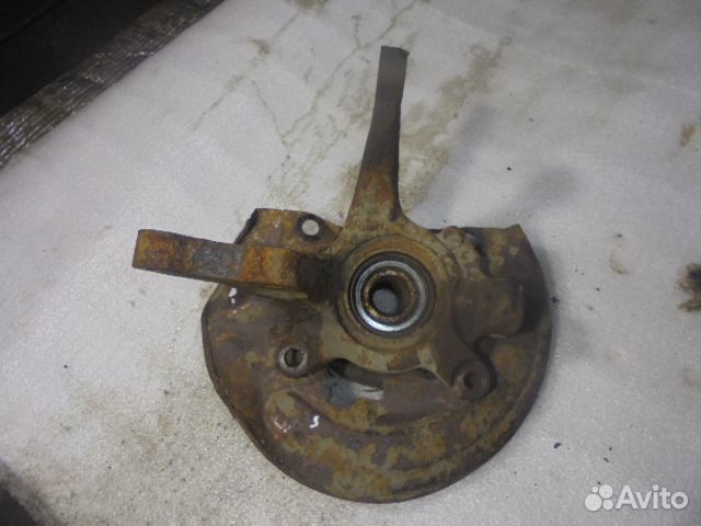 Кулак поворотный передний правый Space Wagon 92-99