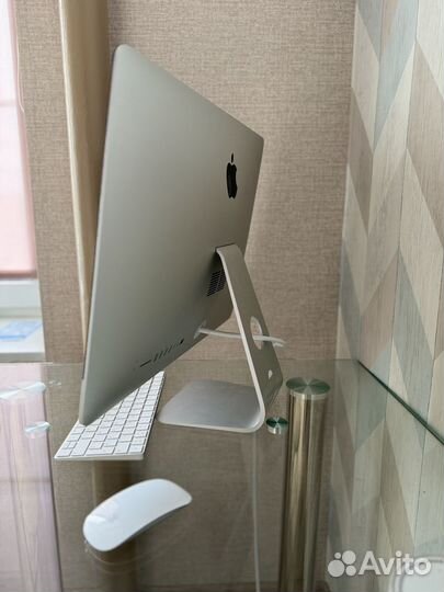 Моноблок Apple iMac 21,5 дюйм / 256 гб SSD