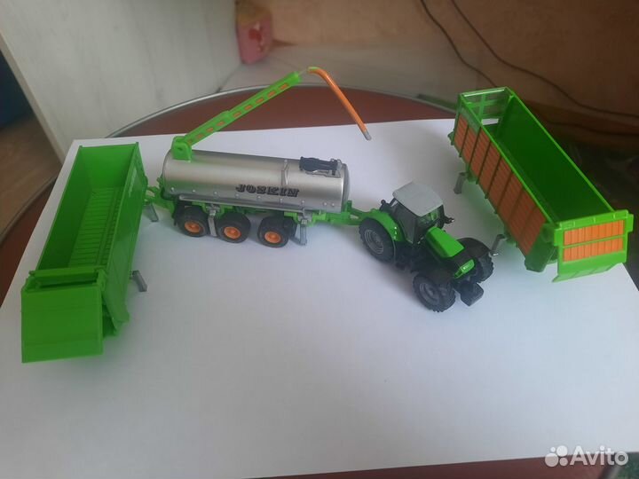 Трактор с различными прицепами к нему
