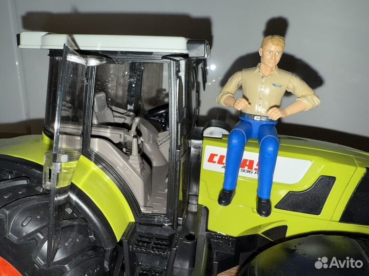 Трактор Bruder