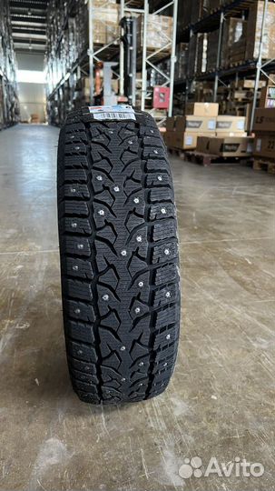 Royal Black Royal Stud II 225/60 R18 104T