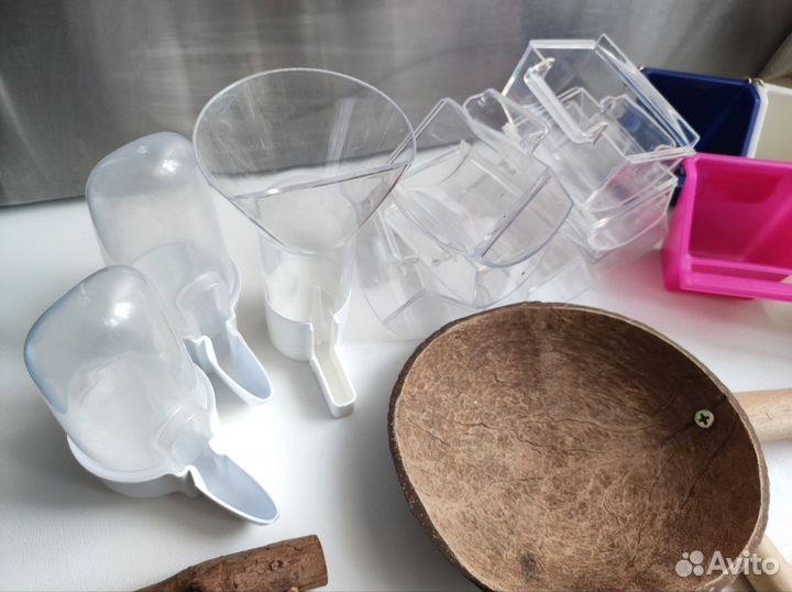 Кормушки поилки аксессуары для птиц