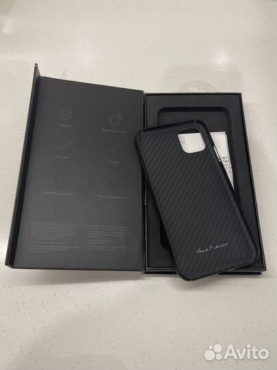 Чехол на iPhone 11 карбон