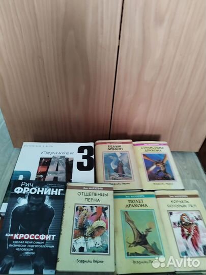 Маккефри, Цветы сливы в золотой вазе