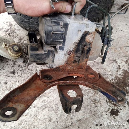 Блок абс toyota avensis т220