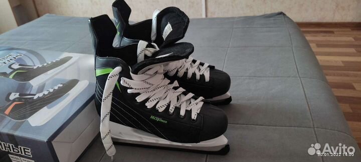 Коньки хоккейные