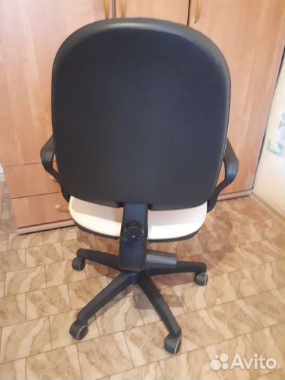 Компьютерное кресло