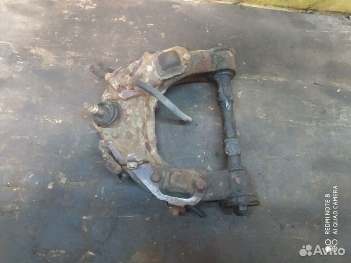 Рычаг передний левый верхний Mitsubishi Pajero 2