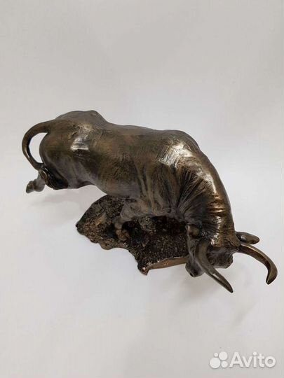 Статуэтка быка новая