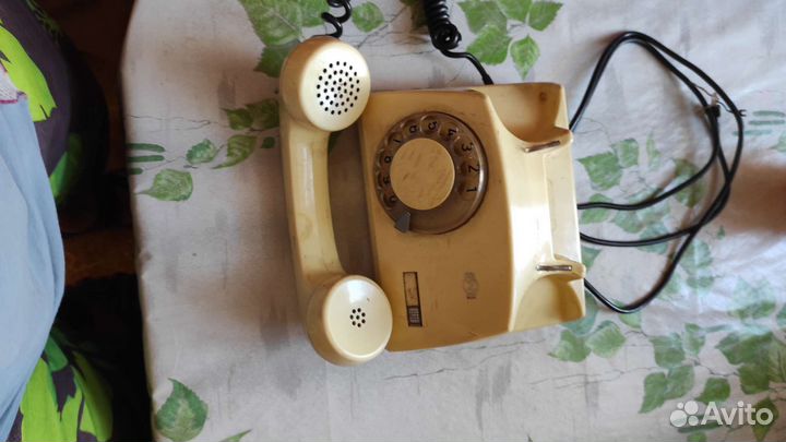 Старый дисковый телефон СССР