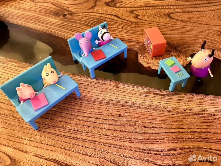 Игровой набор- школа свинки Пеппы
