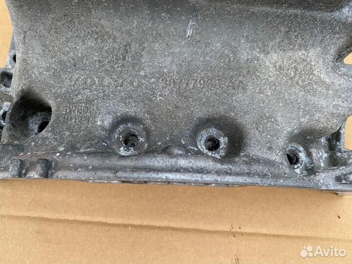 Поддон двигателя Volvo 30777968