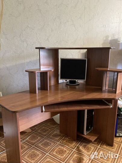 Продам компьютерный стол