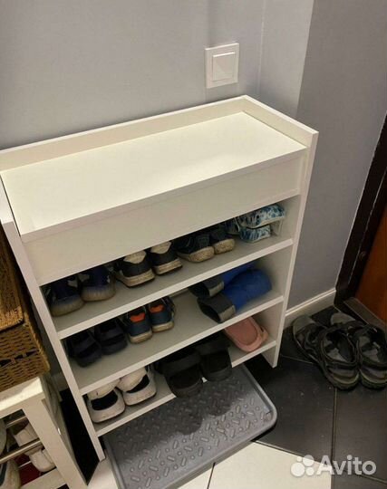Обувница белая