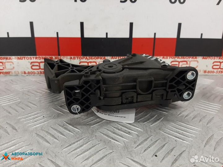 Педаль Ford Fiesta 5 2004 1530737