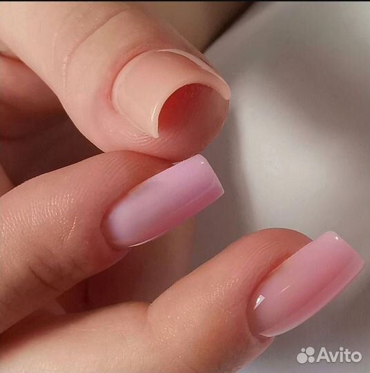 Модель на маникюр