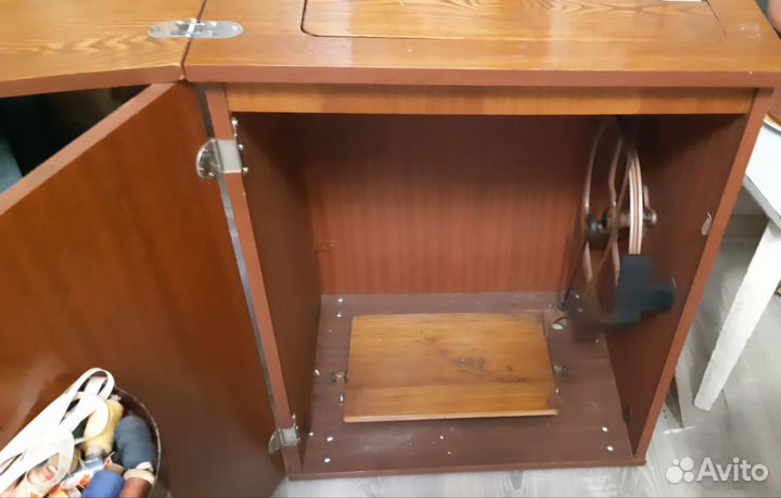 Швейная машина ножная