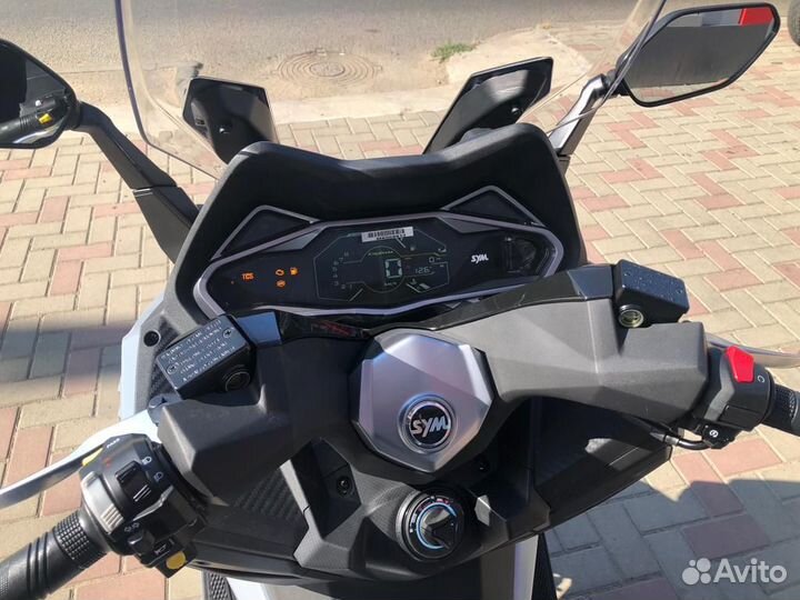 Макси скутер SYM cruisym 300