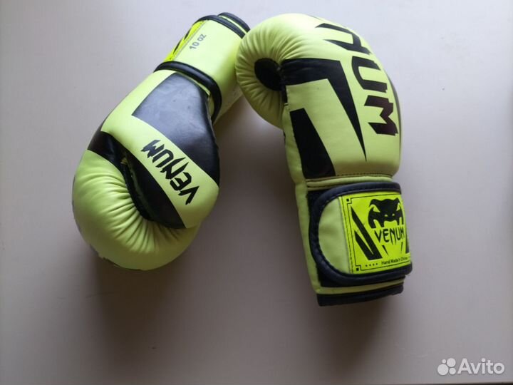 Боксерские перчатки 10 oz venum