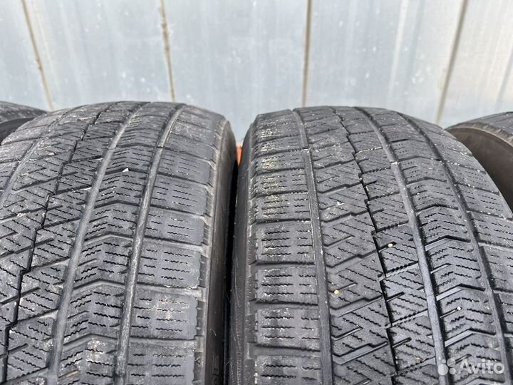 Bridgestone Blizzak VRX2 225/45 R18