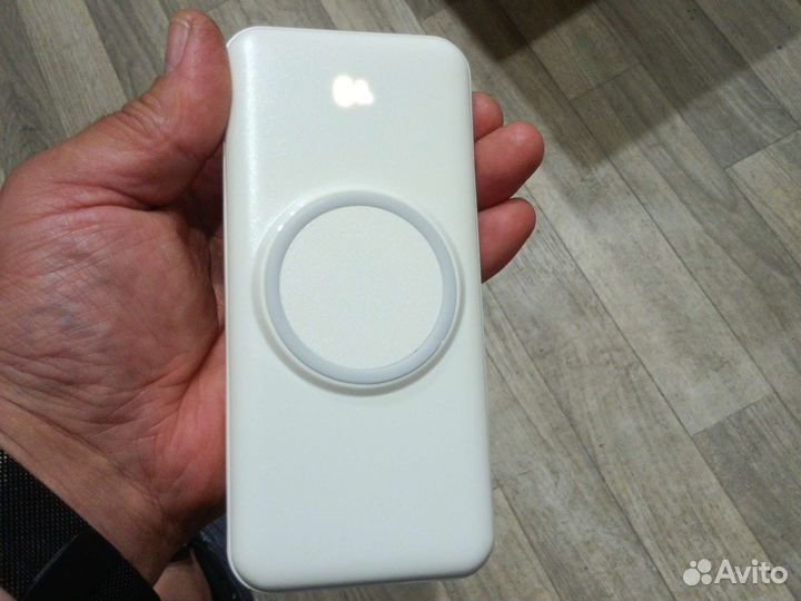 Пауэрбанк 20000 с беспроводной зарядкой