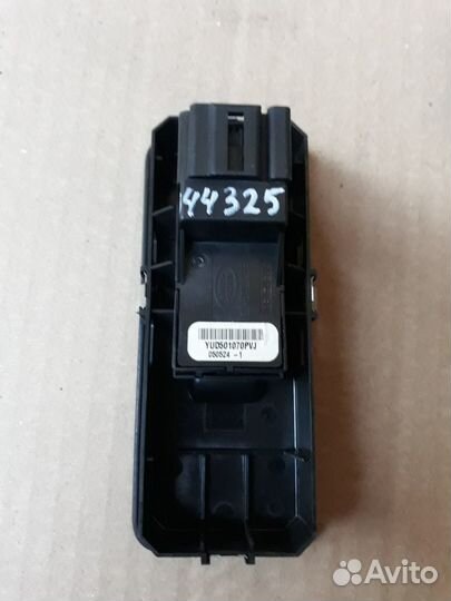 Кнопка стеклоподъемника задняя правая Land Rover D