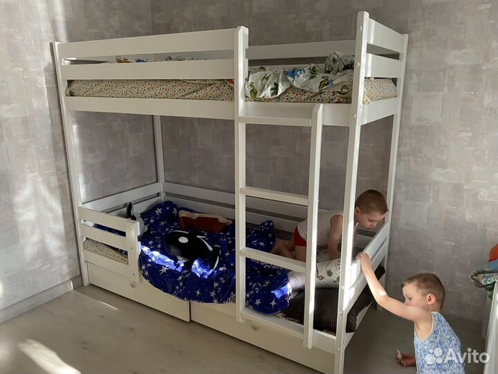 Двухъярусная кровать новая