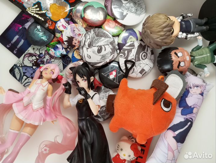 Много аниме вещей