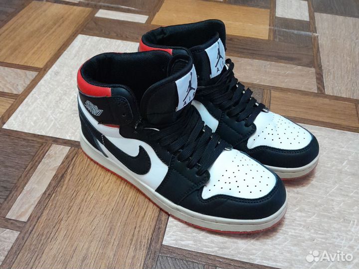 Кроссовки мужские 40 размер бу