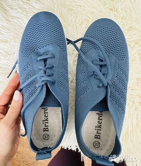 Кроссовки женские