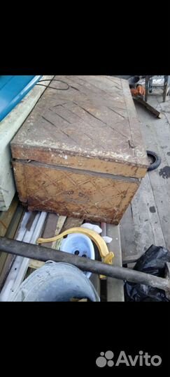 Сундук деревянный старинный