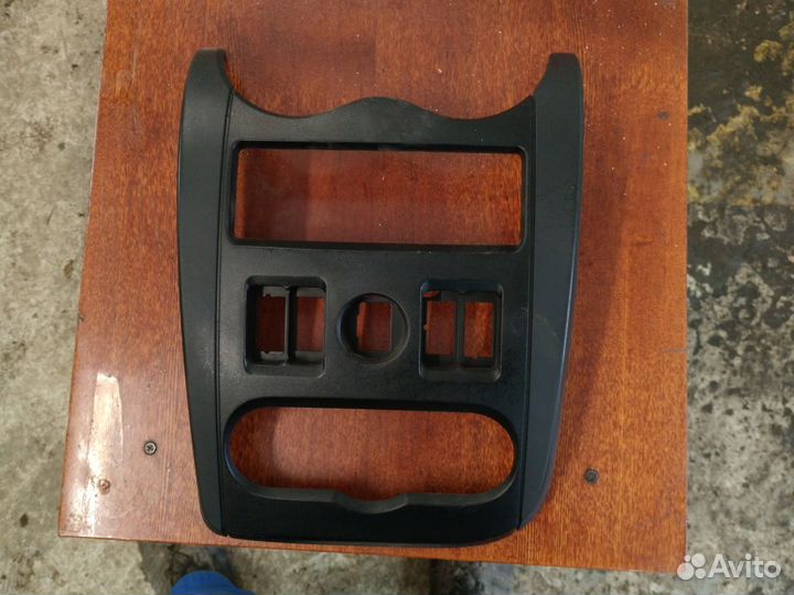 Рамка магнитолы largus