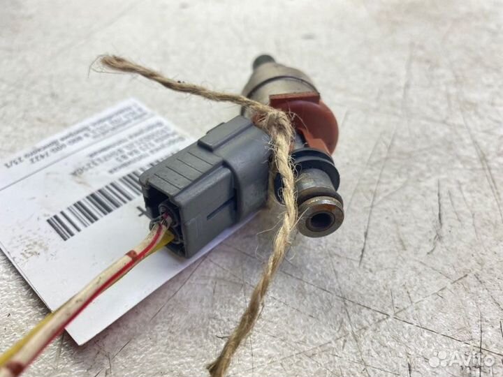 Форсунка топливная Mazda 323 BA B3
