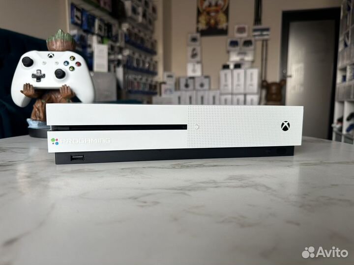 Xbox One S 1TB отличное состояние