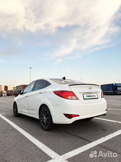 Hyundai Solaris 1.6 AT, 2014, битый, 300 000 км