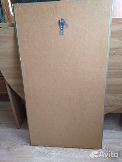 Настенное зеркало