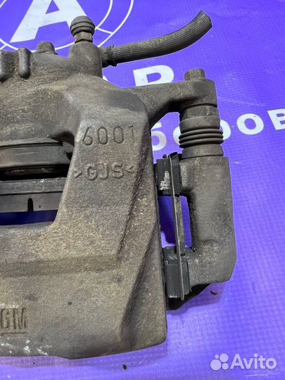 Суппорт передний левый Opel Astra J A16XER 2012