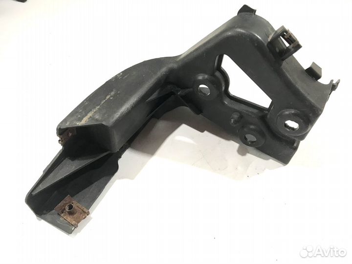 Кронштейн порога правый Audi A8 D3