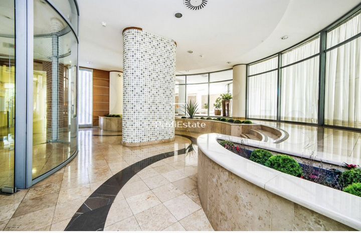 4-к. квартира, 243,7 м², 2/7 эт.