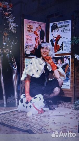 Пончо, парик, перчатки Круэлла