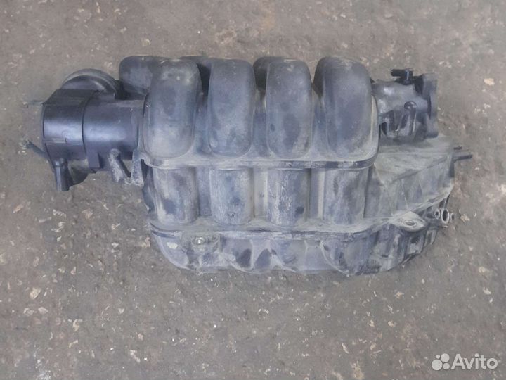 Впускной коллектор Volkswagen Passat b6 FSI BVY