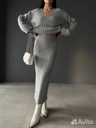 Костюм женский теплый вязаный