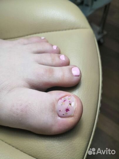 Маникюр с покрытием гель-лаком