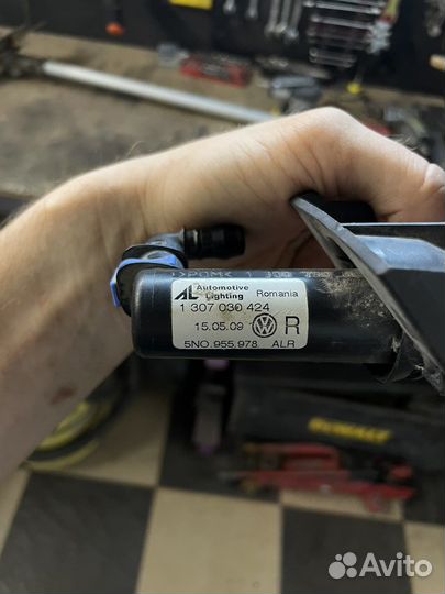 Форсунка омывателя фар tiguan