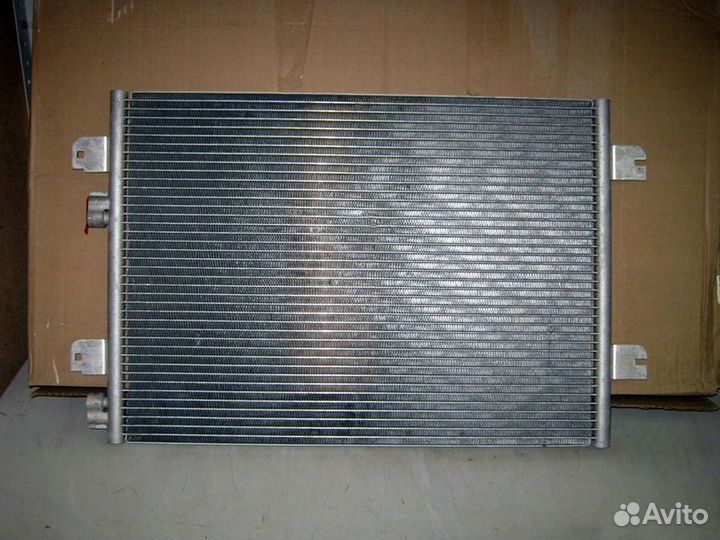 Радиатор кондиционера Рено Сандеро 2008 - 2014