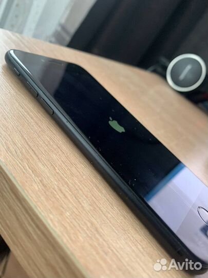Телефон iPhone 7
